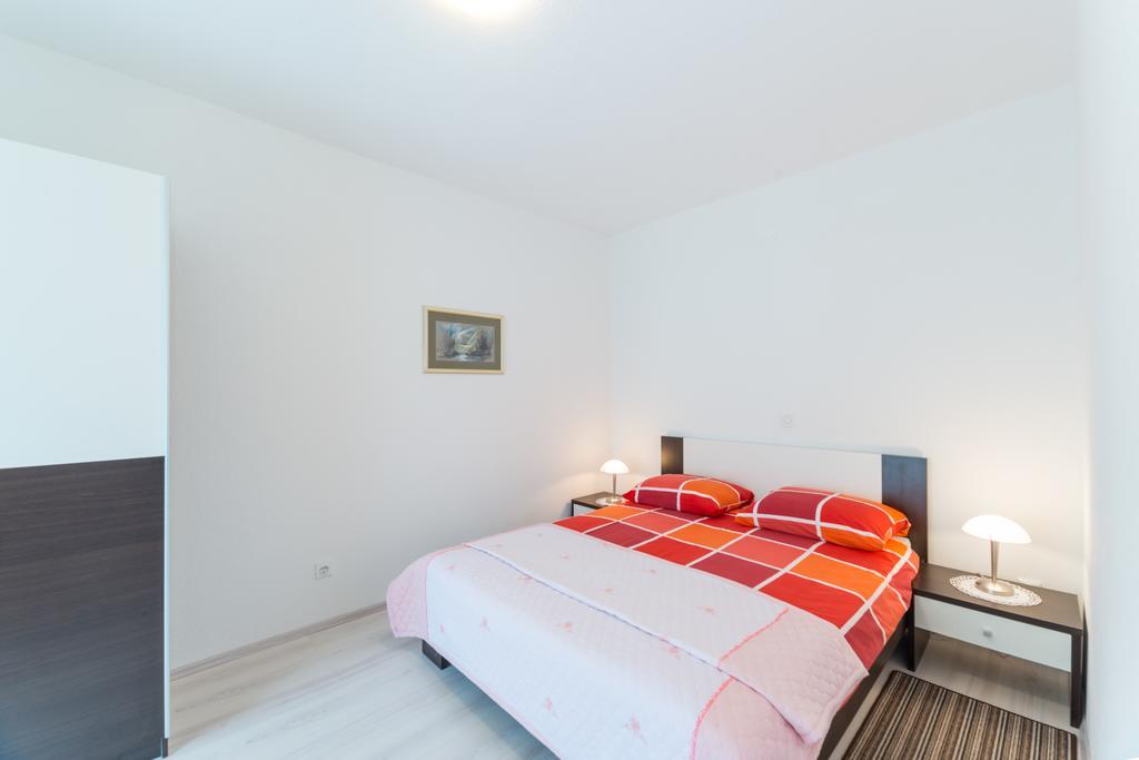 Apartments Brekalo Pakostane Luaran gambar